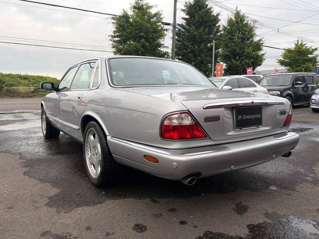 XJソブリン 4.0 V8 リミテッド