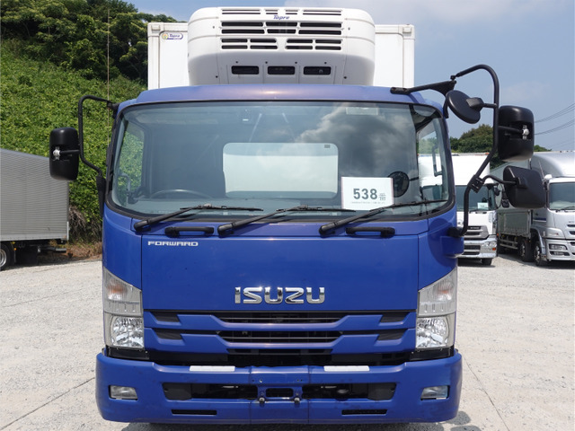フォワード冷蔵冷凍車