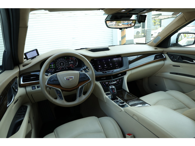 CT6プラチナム 4WD