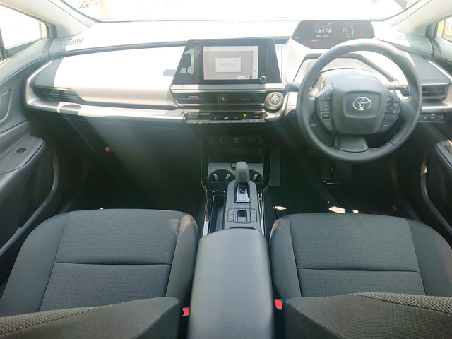 プリウス1.8 X E-Four 4WD