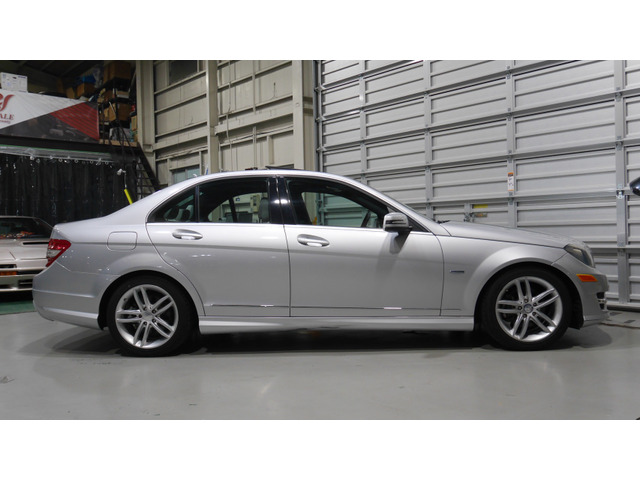 W204に関しては得意車種なのですが流石に私もUS並行車は初めて見ました。