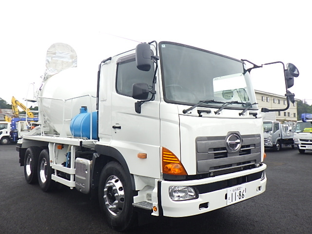 プロフィアミキサー車