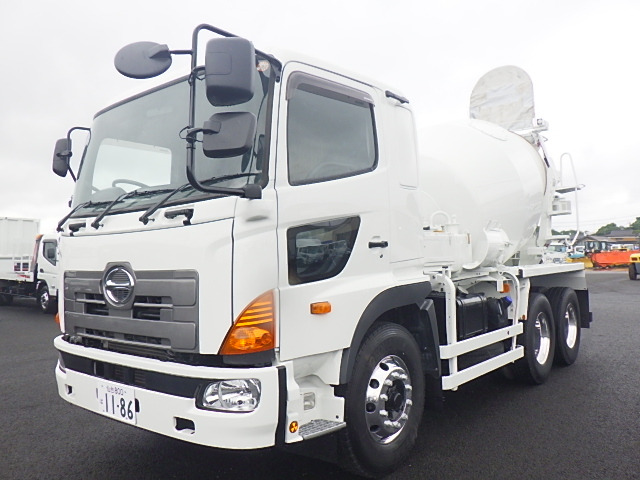 プロフィアミキサー車