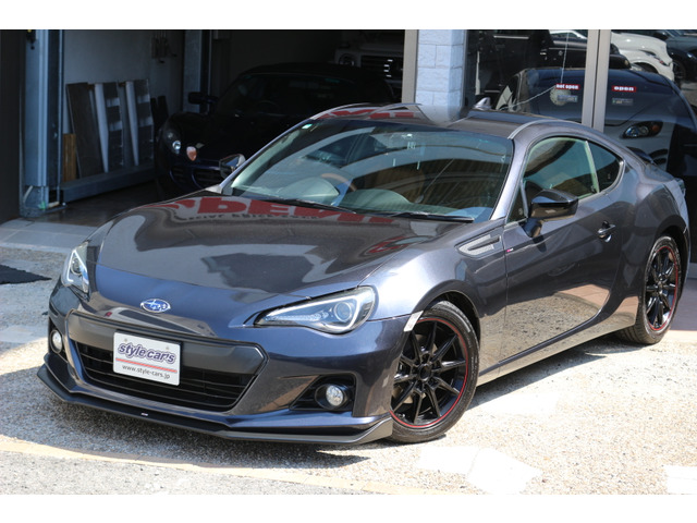 ☆きれいなガンメタにブラウン内装!【ZC6-BRZ】入庫しました!特別仕様のスポーツパッケージ!タンレザーシートは内装をおしゃれなイメージへグレードアップ!STIスポイラーもついてレーシーな仕様です!