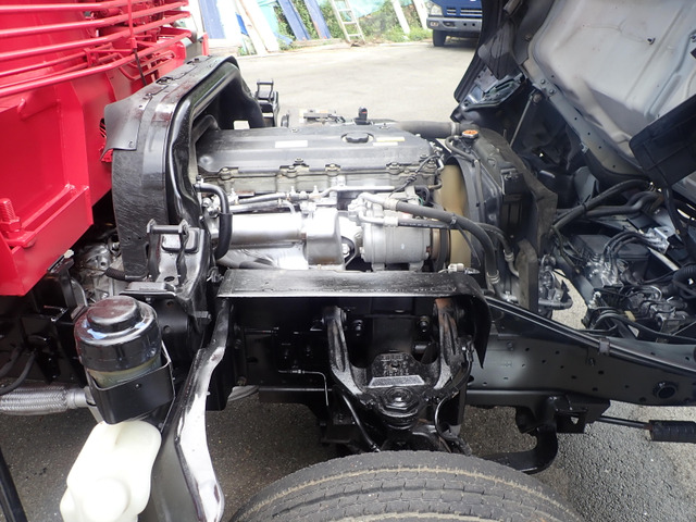 車両型式:PB-NPR81AR エンジン型式:4HL1 排気量:4.77L 軽油(ディーゼル) ターボなし(130PS) 排ガス適合