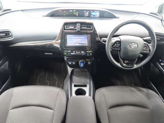 プリウス1.8 S E-Four 4WD