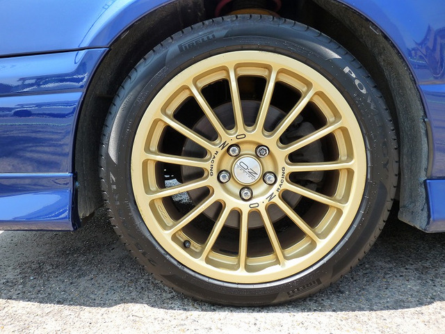 �f�U�C���̗ǂ�OZ�X�[�p�[�c�[���Y��EVO17�C���`�A���~�z�C�[���ɂȂ�܂��B���Ɏ��ɓ��Ђɂăs�����[26�N���V�i215/45R17.4�{�����ς݂ł��B