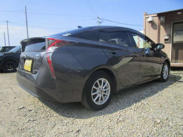 プリウス1.8 S セーフティ プラス E-Four 4WD