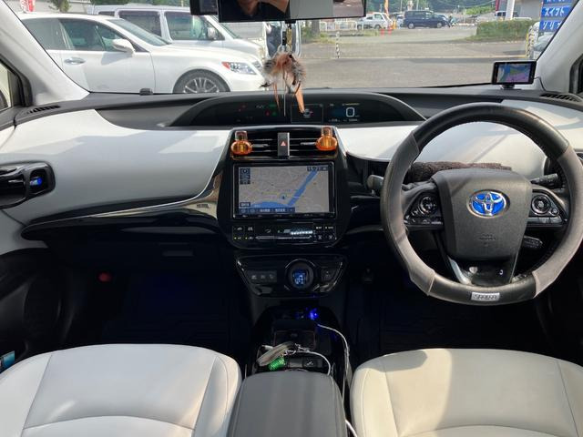 プリウス1.8 S ツーリングセレクション E-Four 4WD