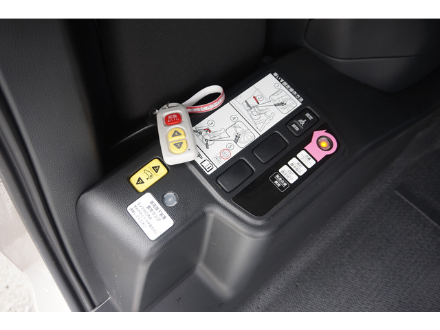 ノア1.8 ハイブリッド G ウェルキャブ 車いす仕様 タイプI 車いす1名仕様