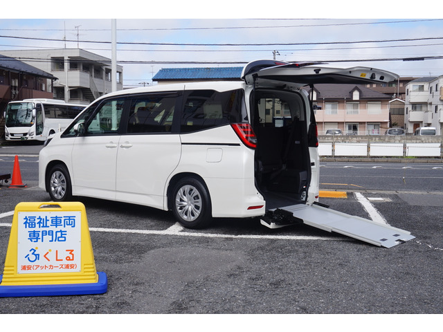 ノア1.8 ハイブリッド X ウェルキャブ 車いす仕様 タイプI 車いす1名仕様