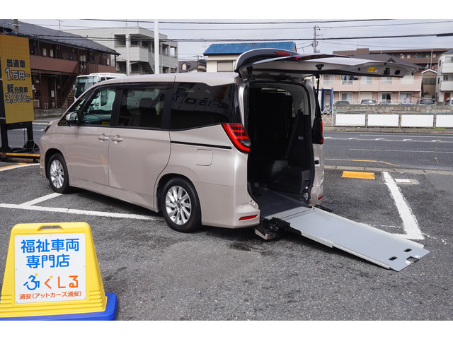 ノア1.8 ハイブリッド G ウェルキャブ 車いす仕様 タイプI 車いす1名仕様