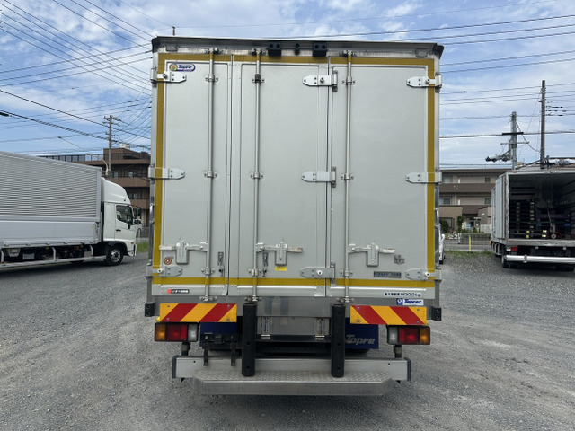 エルフ冷蔵冷凍車