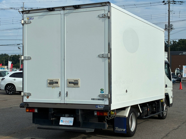 キャンター冷蔵冷凍車