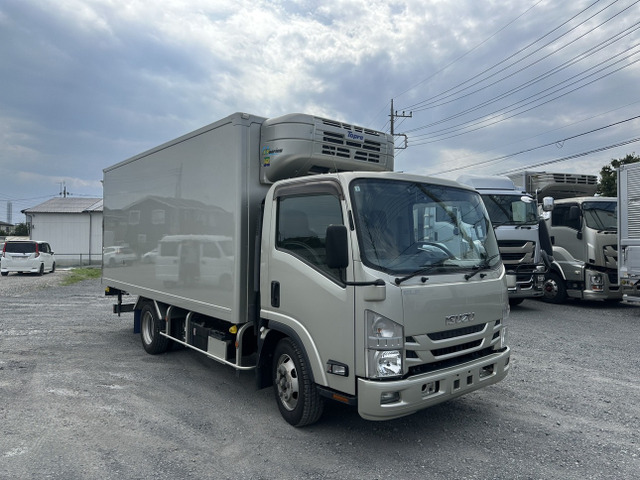 エルフ冷蔵冷凍車