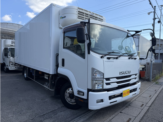 フォワード冷蔵冷凍車