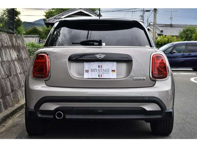 �y���Օi�����܂ށz�S�Ԃ�ΏۂɕK�v�ɉ����āA���Օi�����ꎮ�𑍊z�\�����i�Ɋ܂�ł���܂��B(�o�b�e���[�A�G���W���I�C���A�t�B���^�[�ށA���C�p�[�S���A�G�A�R���t�B���^�[�A�h���C�u�x���g�A�u���[�L�p�b�g)