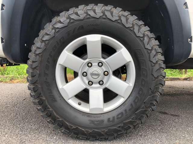 純正18インチアルミホイール(BFグッドリッチマッドテレーンタイヤ 35&times;12.50R18LT)!