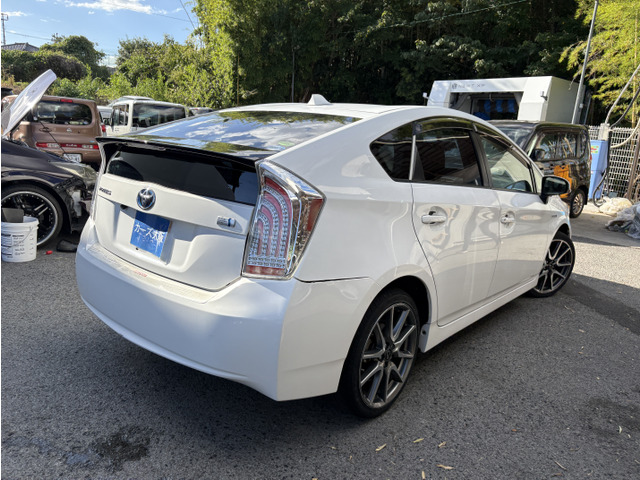 プリウス1.8 L