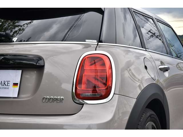 �y�C�����ǂ����[�Ԓv���܂��z�d�グ���X�^�b�t�ɂ��A��p�|���b�V���[�ɂ��{�f�B�̖����d�グ�A�z�C�[���A�^�C���n�E�X�����̐��|�A�����̍R�ۃN���[�j���O�A�e���X�C�b�`�A�n���h���A�ו��̐��|���s���܂��B