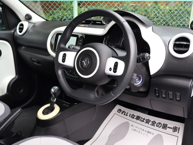 7�C���`�^�b�`�X�N���[��[AppleCarPlay&AndroidAuto�A�g/AM&FM���W�I/USB&times;2/AUX/Bluetooth�ڑ��Ή�]�ȂǃI�v�V�����������܂ߏ[���̓��e�ƂȂ��Ă���܂�!!