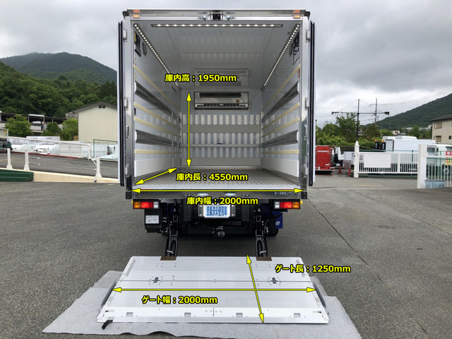 キャンター冷蔵冷凍車