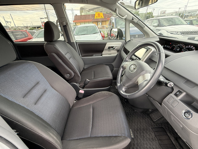 ヴォクシー2.0 ZS 煌II 4WD