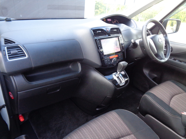 セレナ2.0 ハイウェイスター Vセレクション+Safety 4WD