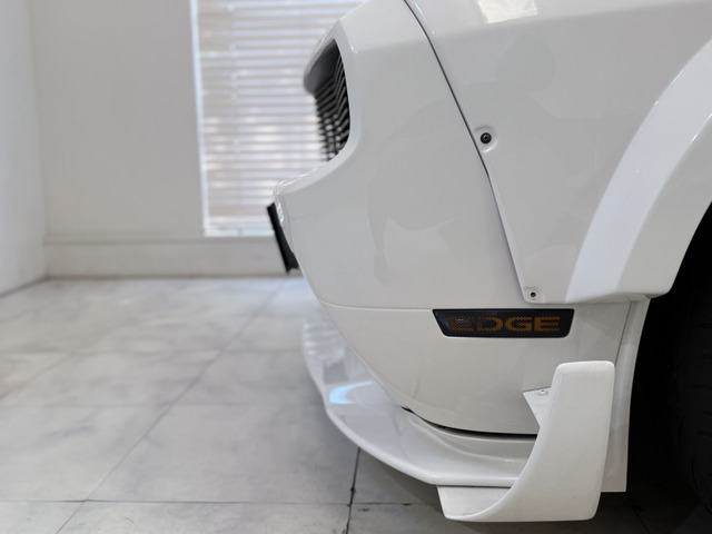 弊社では納車後のアフターサービスに力を入れております。中古車は、買う時よりも買った後の心配がつきものだと思います。遠方の方でも安心していただけるよう、お近くの整備工場をご紹介させていただきます。