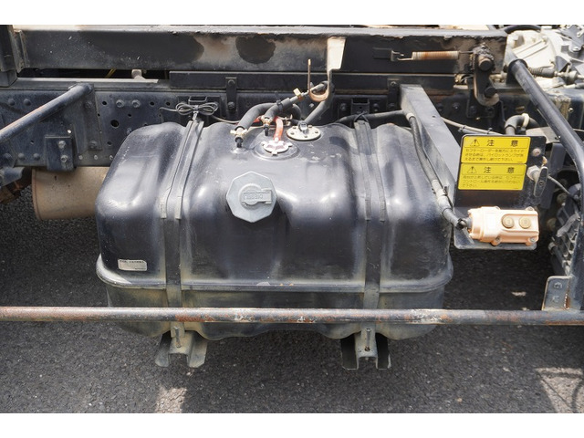 新車注文も扱っております。未使用の車などお得で納期が早いトラックもたくさん置いてありますのでご覧ください。