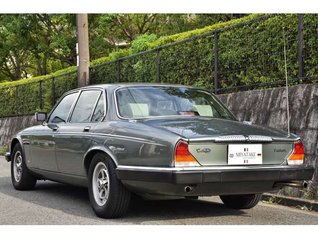 ディムラーダブルシックス