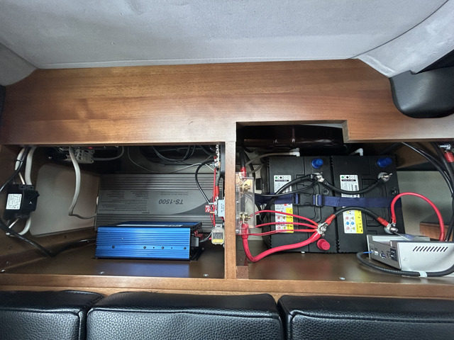 1500W�C���o�[�^�[ ���s�[�d�� �O���[�d�� �c�C���T�u�o�b�e���[