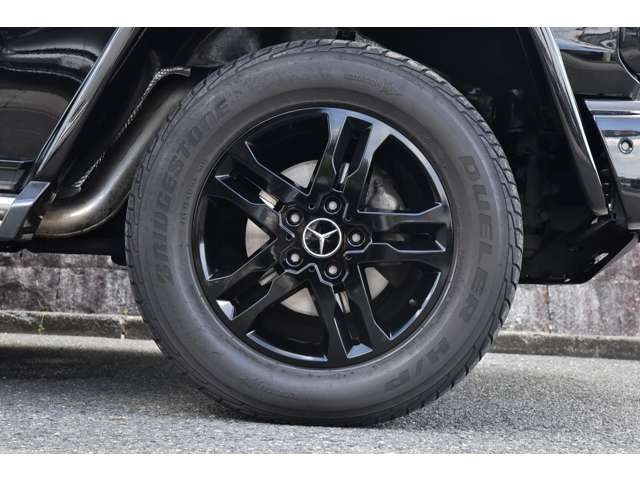 �y�C�����ǂ����[�Ԓv���܂��z�d�グ���X�^�b�t�ɂ��A��p�|���b�V���[�ɂ��{�f�B�̖����d�グ�A�z�C�[���A�^�C���n�E�X�����̐��|�A�����̍R�ۃN���[�j���O�A�e���X�C�b�`�A�n���h���A�ו��̐��|���s���܂��B