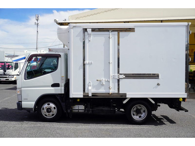 キャンター冷蔵冷凍車
