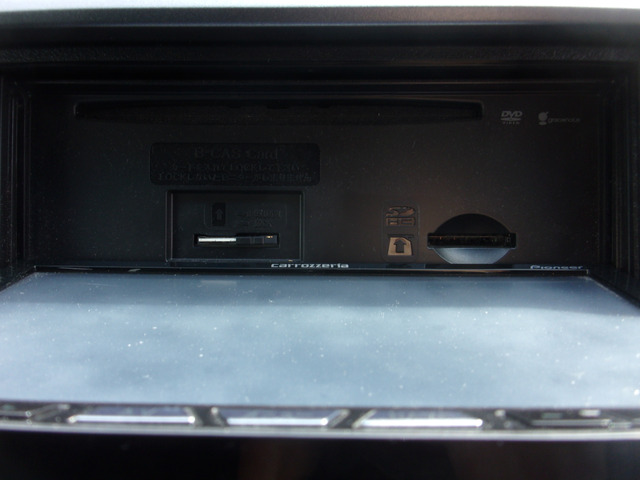 CD,DVD,SD�J�[�h�X���b�g���B
