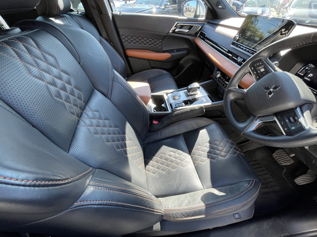 アウトランダーPHEV 2.4 P 4WD