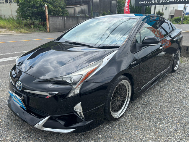 車内もキレイで嫌な臭いもありませんご納車後の臭いが付きにくくなる「ドクターバズーカー」もご用意しております。愛車を大切に乗って頂く、お子様がいらっしゃるお客様にご好評いただいております。