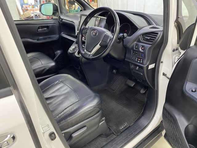 ヴォクシー2.0 ZS 煌
