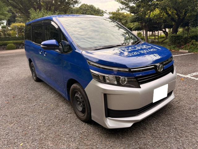 ヴォクシー2.0 X 4WD