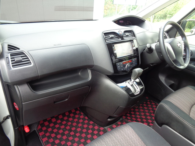 セレナ2.0 ハイウェイスター Vセレクション+Safety II 4WD