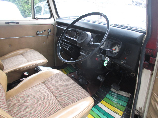 �C���e���A