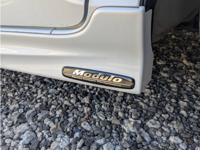 オプションモデューロエアロ装備車 リアモニター付き、モデューロエアロ付きは台数も少ないので必見です。