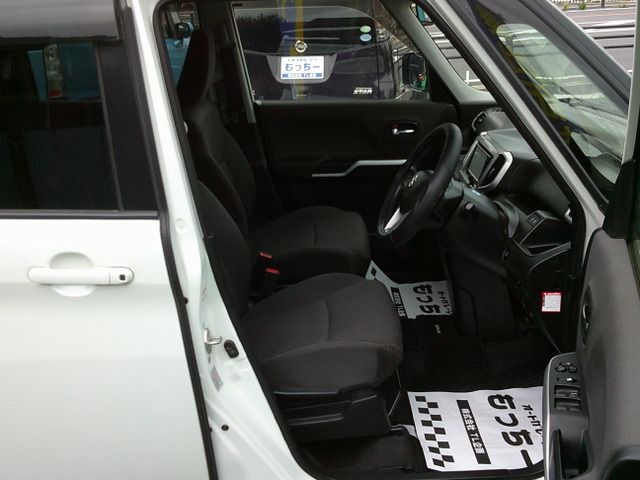 運転席も綺麗です。
