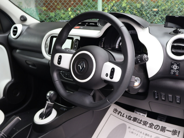 7�C���`�^�b�`�X�N���[��[AppleCarPlay&AndroidAuto�A�g/AM&FM���W�I/USB&times;2/AUX/Bluetooth�ڑ��Ή�]�ȂǃI�v�V�����������܂ߑ������[�����Ă���܂�!!