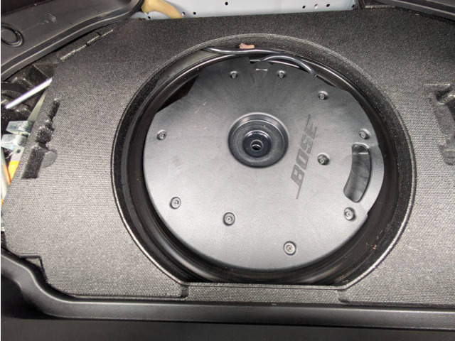 �g�����N�ɂ�BOSE�T�E���h�V�X�e������������Ă���܂��B
