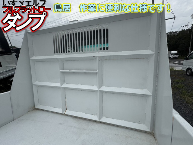 鳥居:作業に便利な仕様です。目立つ凹凸無しです。比較的綺麗な状態の外装をしています。大変光栄なことにご来店いただくお客様からは度々、お褒めの言葉をいただいております。ぜひぜひ直接ご確認いただければと存じます。