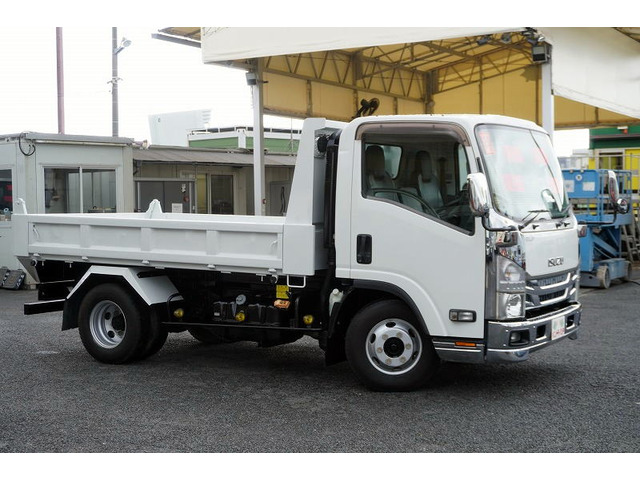 自社の保証3ヶ月間走行無制限!!保証はエンジンはもちろん、ミッションや足回りなどお仕事に関係する場所も専門整備士がしっかり整備をするから付けられます。その他別途保証項目が多い安心有料保証があります。