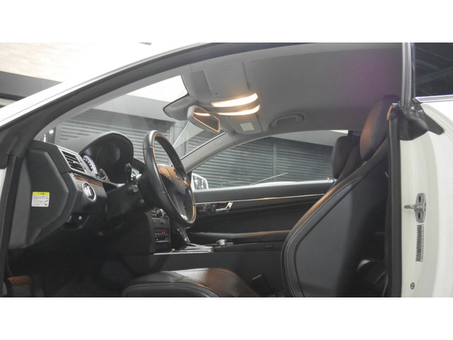 運転席サポート部も綺麗な状態です。