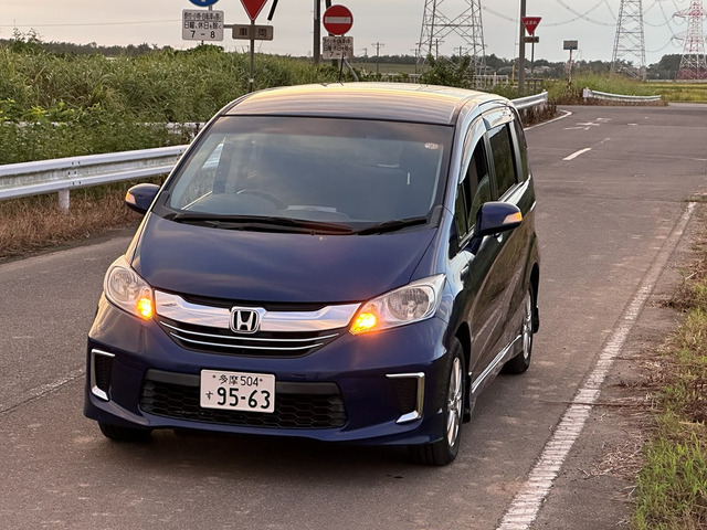 フリードハイブリッド