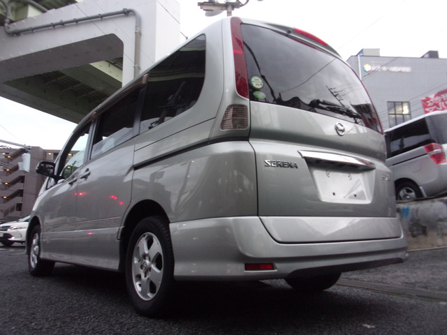 セレナ2.0 ハイウェイスター Vセレクション 4WD